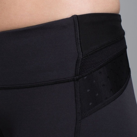 Lululemon Just Breathe Black Crop 21.5” Mesh Dot Mid Rise Athletic Leggings Sz 4 - Picture 2 of 14